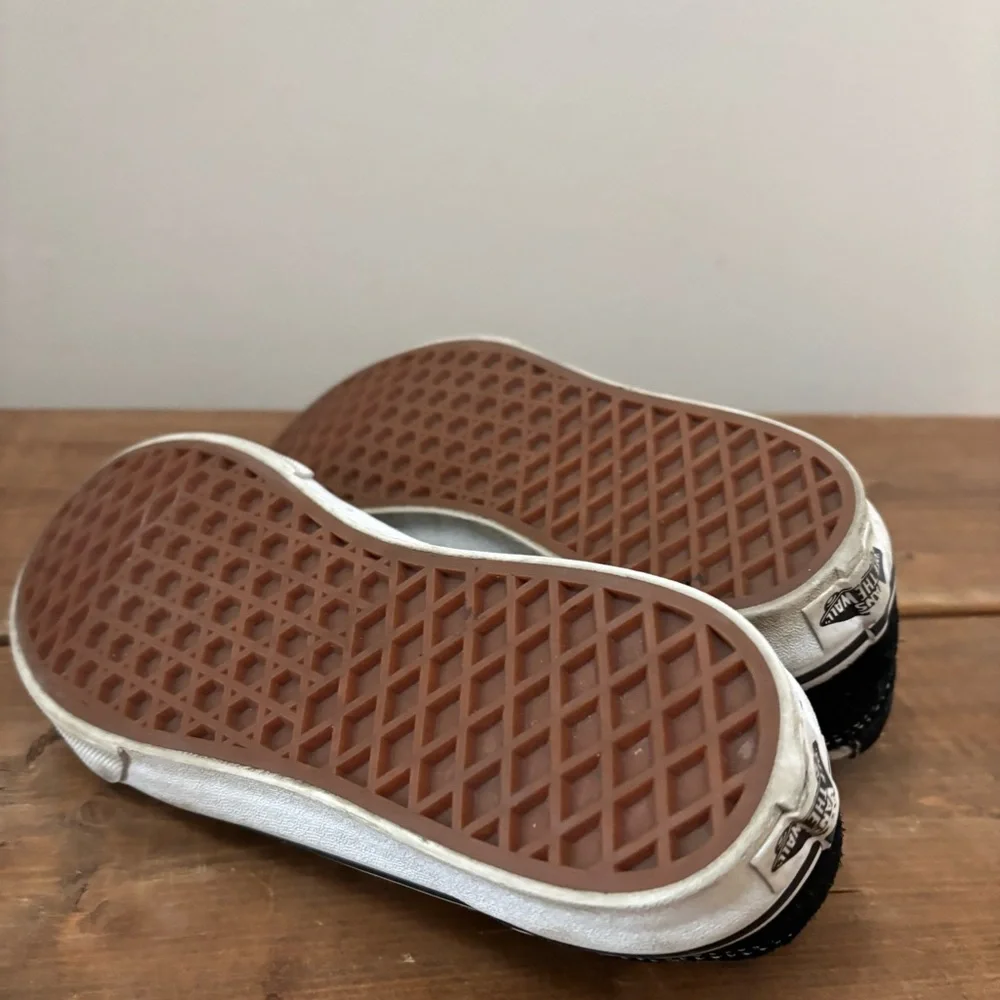 Vans Youth Black and White Checkered Sneakers Size 3 - Picture 3 of 4